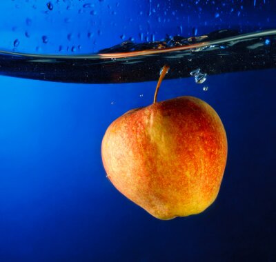 Fototapete In Wasser getauchter Apfel