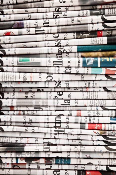 Fototapete In Zeitungen eingewickelte Bücher