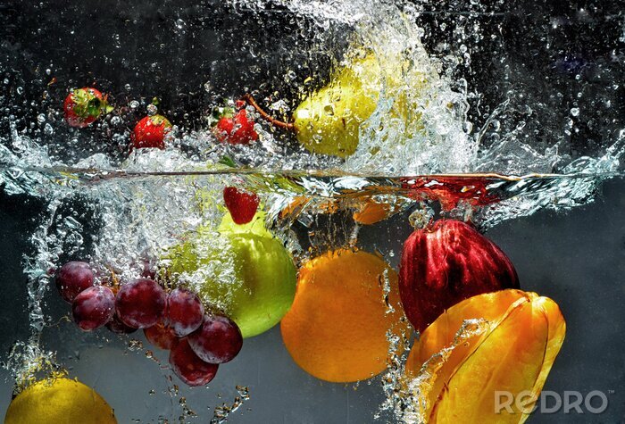 Fototapete Ins Wasser geworfene Früchte