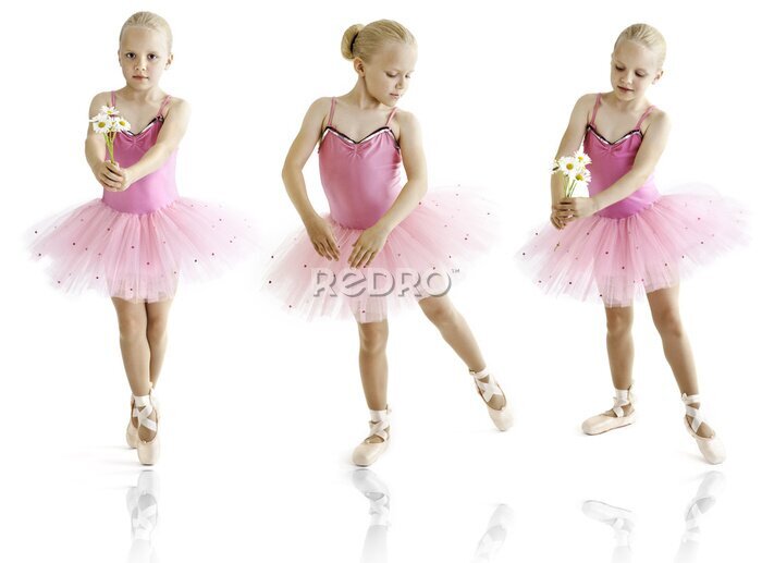 Fototapete Junge Ballerina Tänzerin über einem weißen Hintergrund