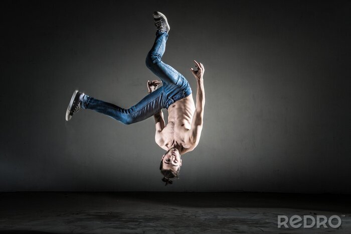 Fototapete Junger Tanzer in der Luft