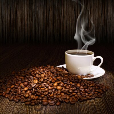 Kaffee am Morgen und Bohnen
