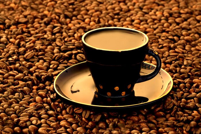 Fototapete Kaffee in der Tasse auf Bohnen