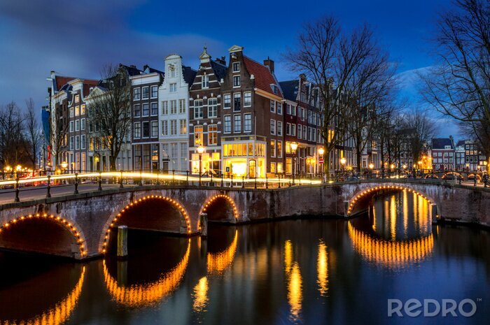 Fototapete Kanal mit beleuchteten Brücken
