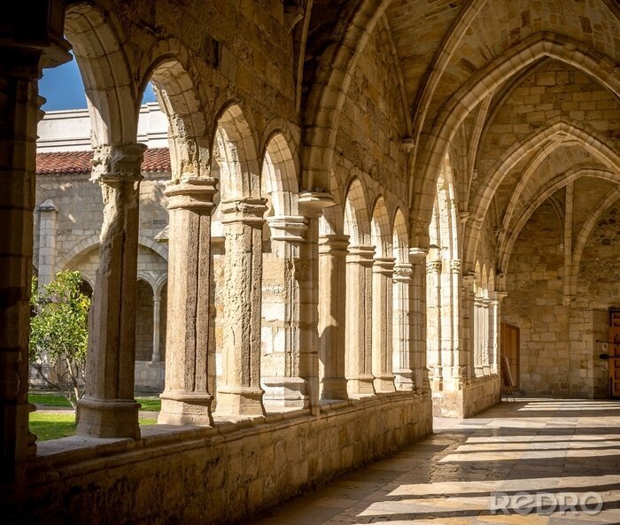 Fototapete Kathedrale mit historischen Säulen