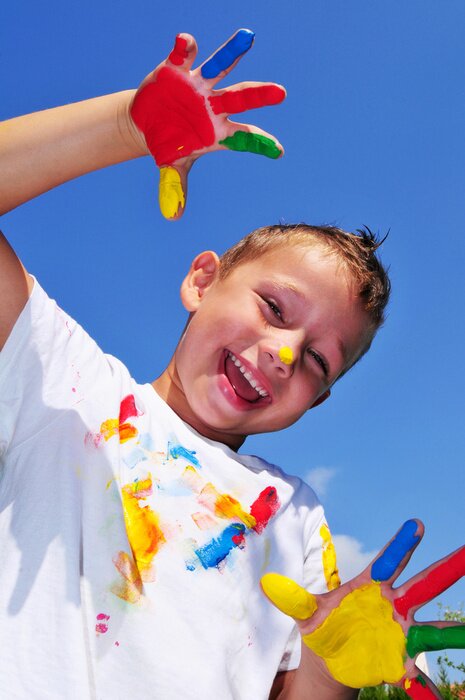 Fototapete Kind mit Farben