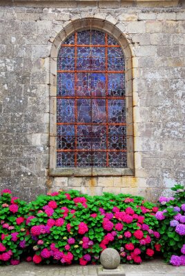 Fototapete Kirchenfenster mit blumen