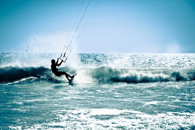 Fototapete Kitesurfing in schäumenden Wellen