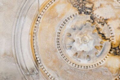 Fototapete klassische italienische Verzierung auf Marmorplatte geschnitzt
