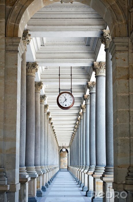 Fototapete Klassische Säulen bei Uhr