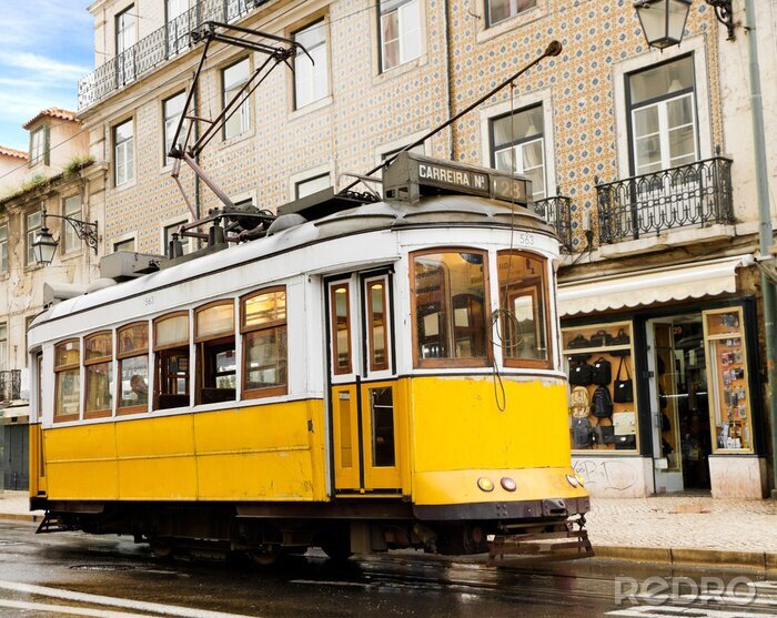Fototapete Klassische Straßenbahn in Gelb