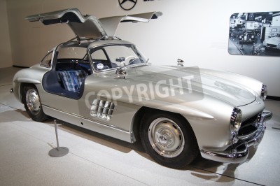 Fototapete Klassischer Rennwagen in einem Museum