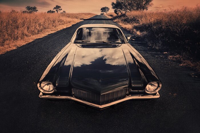 Fototapete Klassisches Auto auf Landstrecke