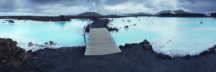 Fototapete Kleine Brücke am azurblauem See