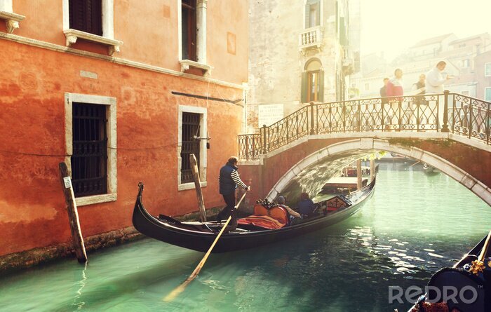 Fototapete Kleine Brücke über venezianischem Kanal