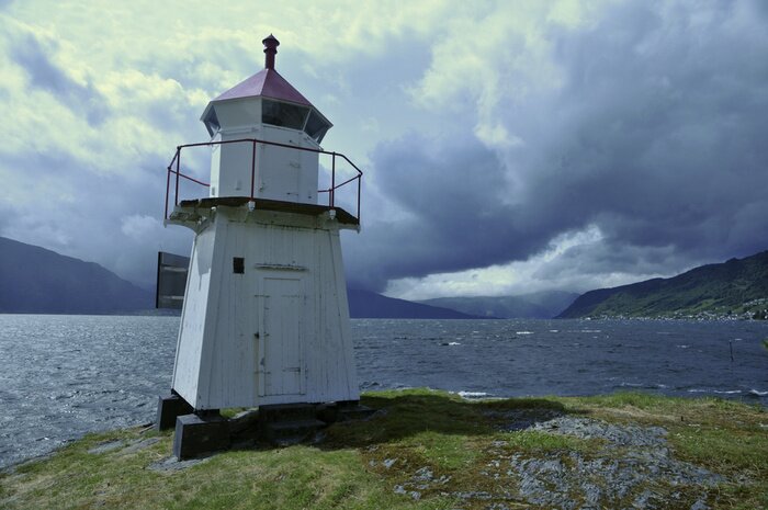 Fototapete Kleiner Leuchtturm am Wasser