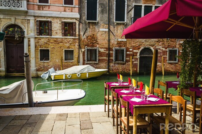 Fototapete Kleines Restaurant am venezianischen Kanal