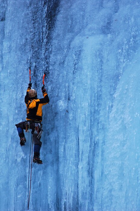 Fototapete Klettern am vereisten Hang