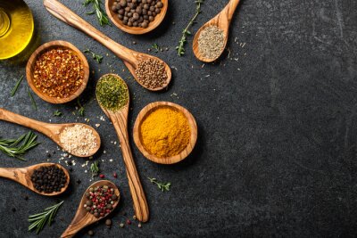 Fototapete Kochtisch mit Gewürzen und Kräutern