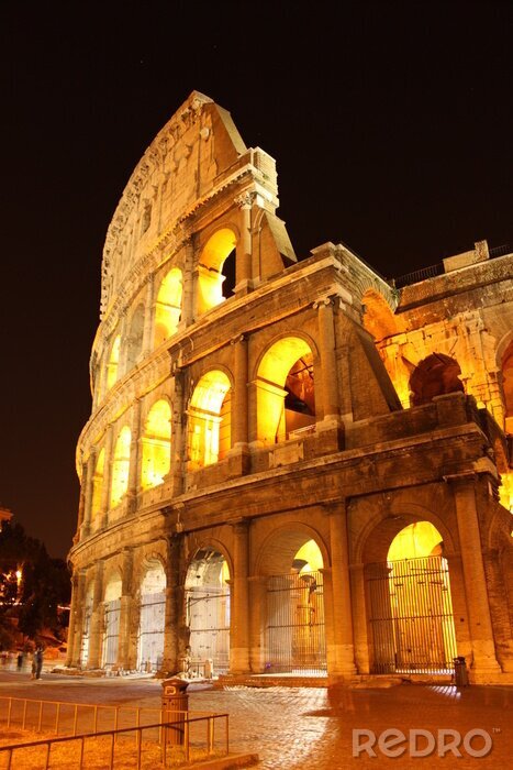 Fototapete Kolosseum bei Nacht mit Lichtern beleuchtet