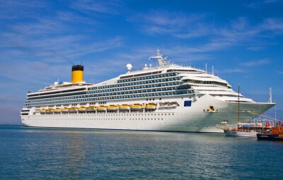 Fototapete Kreuzfahrtschiff auf See