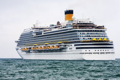 Fototapete Kreuzfahrtschiff mit Rettungsbooten