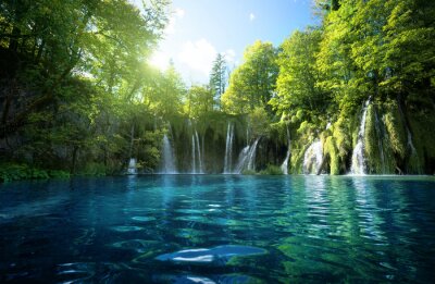 Kroatische Oase mit Wasserfall