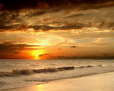 Küstennatur mit Sonnenuntergang