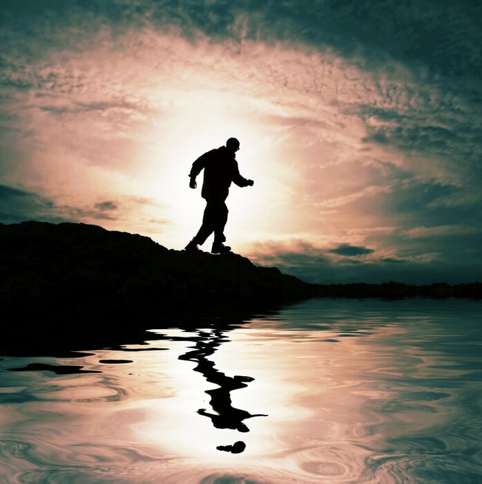 Fototapete Läufer an der Küste bei Sonnenuntergang