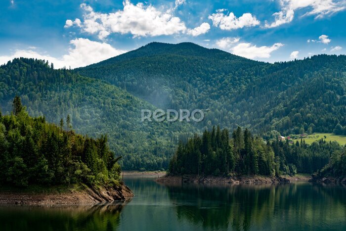Fototapete Landschaft aus grünen Bergen und Seen