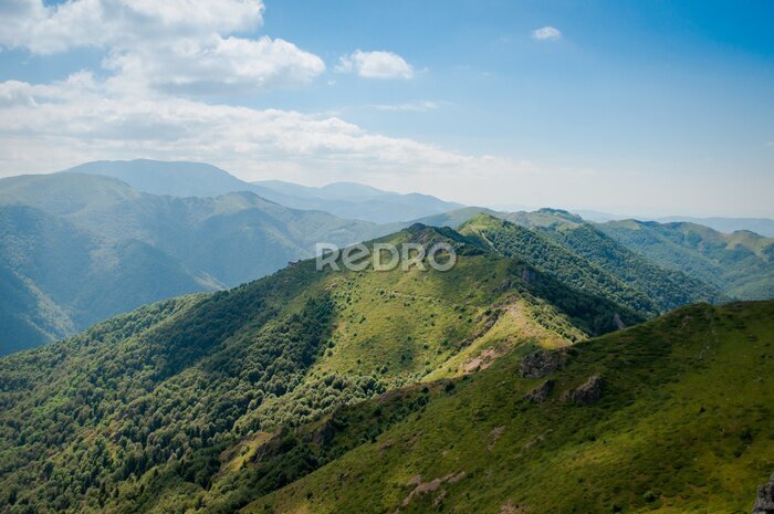 Fototapete Landschaft des grünen Berges gegen den blauen Himmel
