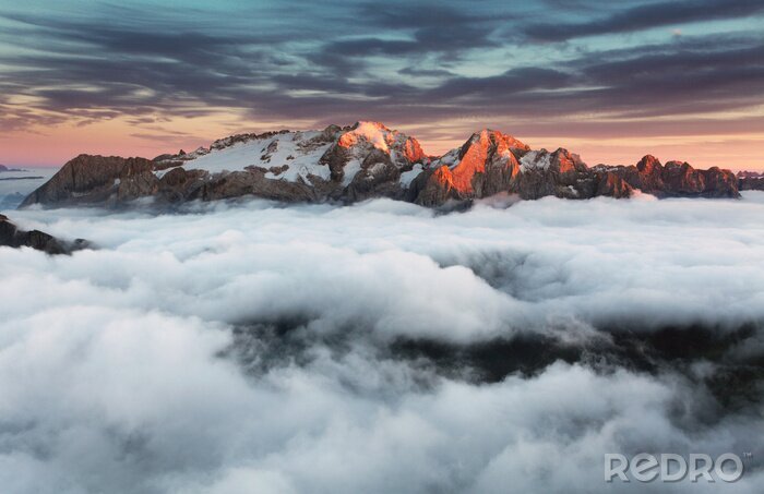 Fototapete Landschaft im Nebel Berge