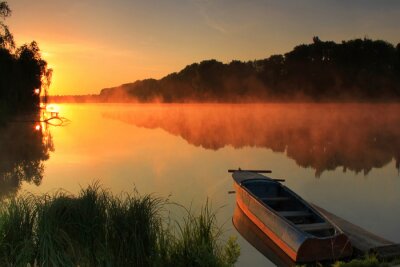 Landschaft mit Boot am See