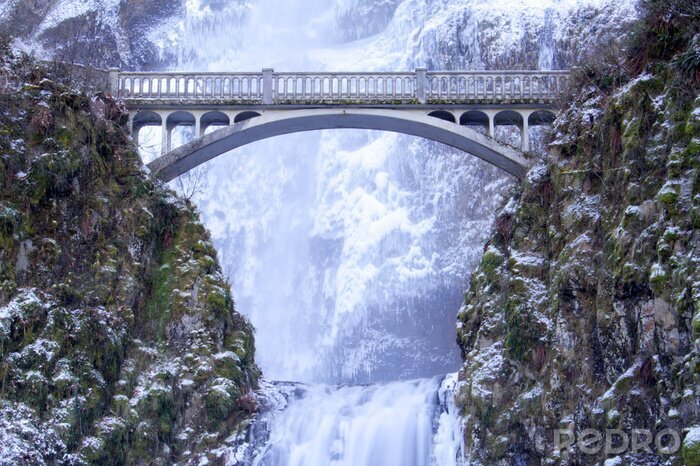 Fototapete Landschaft mit Brücke auf Felsen