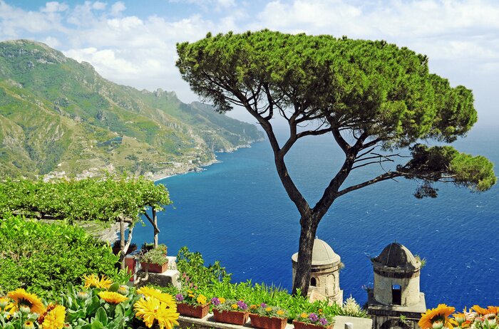 Fototapete Landschaft mit grünen Bergen