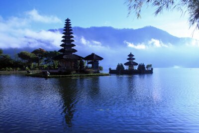 Landschaft mit indonesischen Häuschen