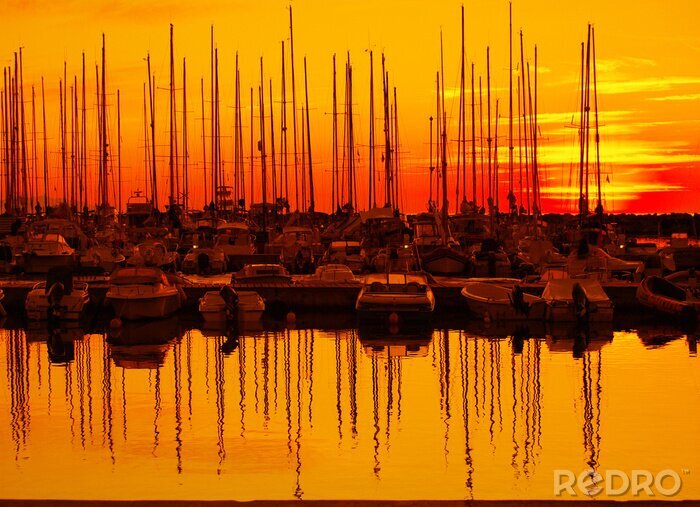 Fototapete Landschaft mit Sonnenuntergang und Yachten