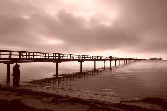 Fototapete Lange Brücke am Meer