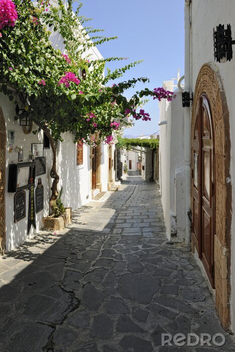 Fototapete Lange Gasse mit niedrigen Gebäuden