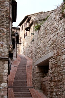 Fototapete Lange Treppen in italienischer Kleinstadt