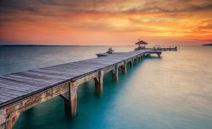 Fototapete Langer hölzerner Steg