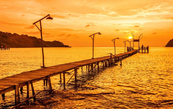 Fototapete Langer Steg mit Laternen