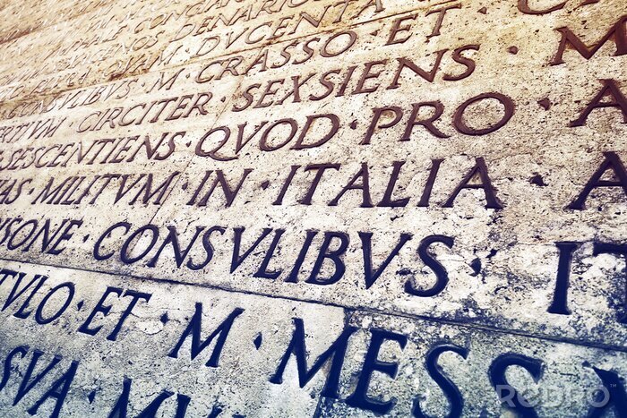 Fototapete Lateinische Inschriften auf Betonmauer