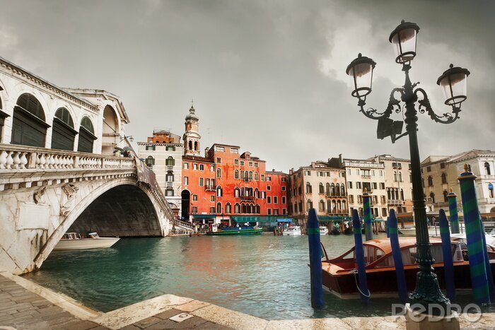 Fototapete Laterne am Wasser in Venedig