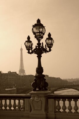 Laterne auf Brücke in Paris