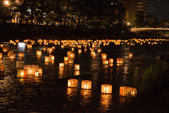 Fototapete Laterne auf Wasser