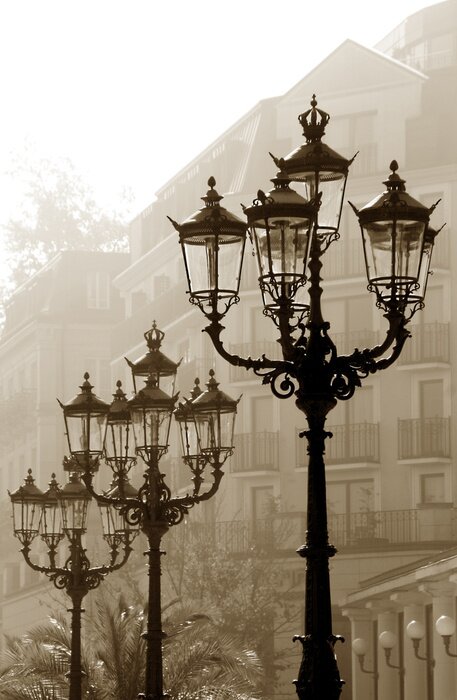 Fototapete Laternen in nebliger Stadt