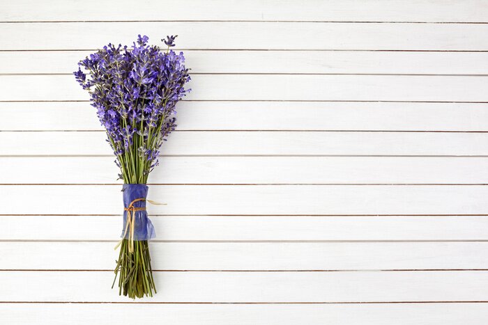 Fototapete Lavendelbouquet auf weißen Tafeln