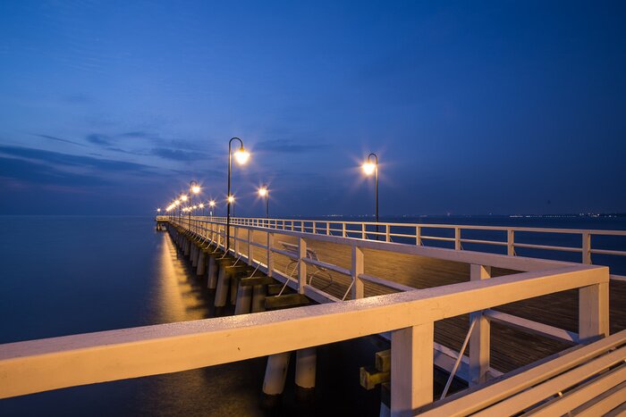 Fototapete Leere Mole in der Nacht