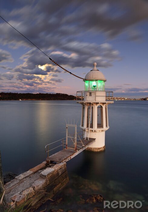 Fototapete Leuchtturm am alten Steg
